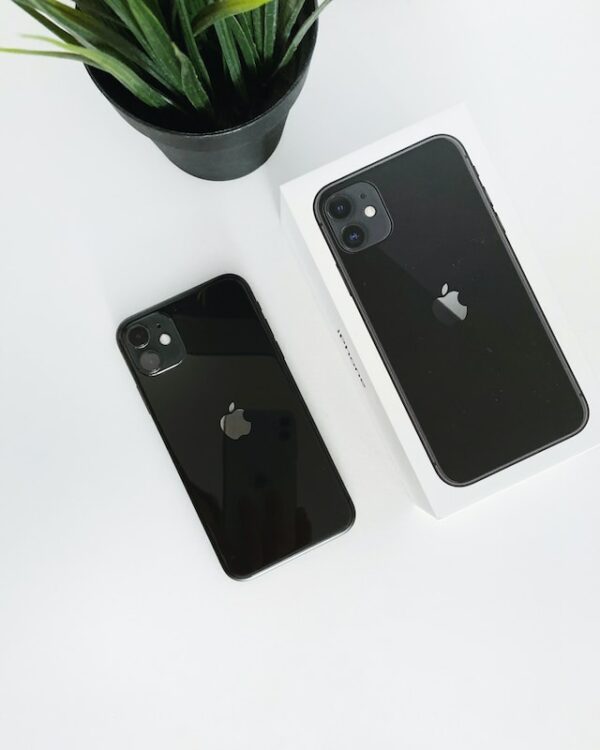 Iphone 11 - Image 8