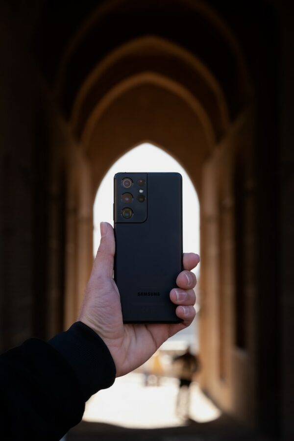 Samsung Galaxy S21 - Image 2