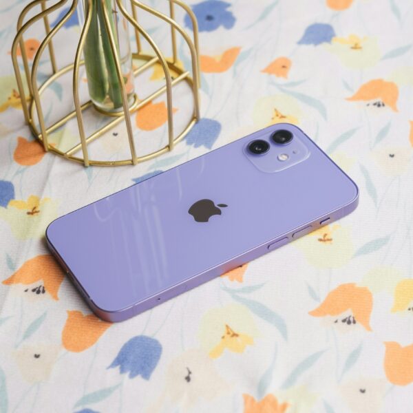 Iphone 12 - Image 4